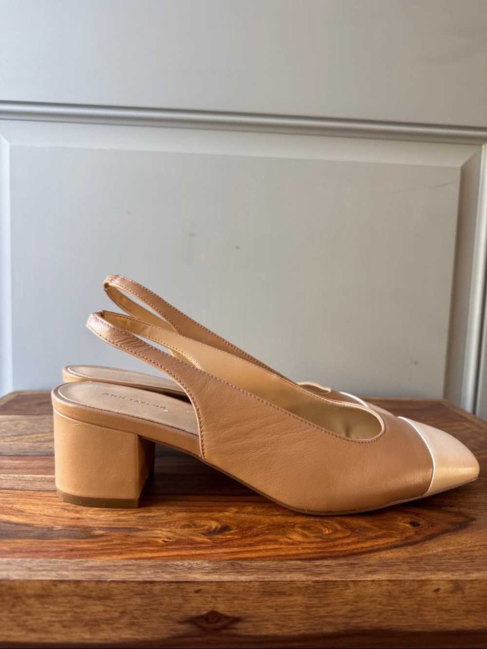 New Ann Taylor Two-Tone Slingback Block Heel Pumps Beige Cream Leather Size 9.5 - Picture 3 of 6